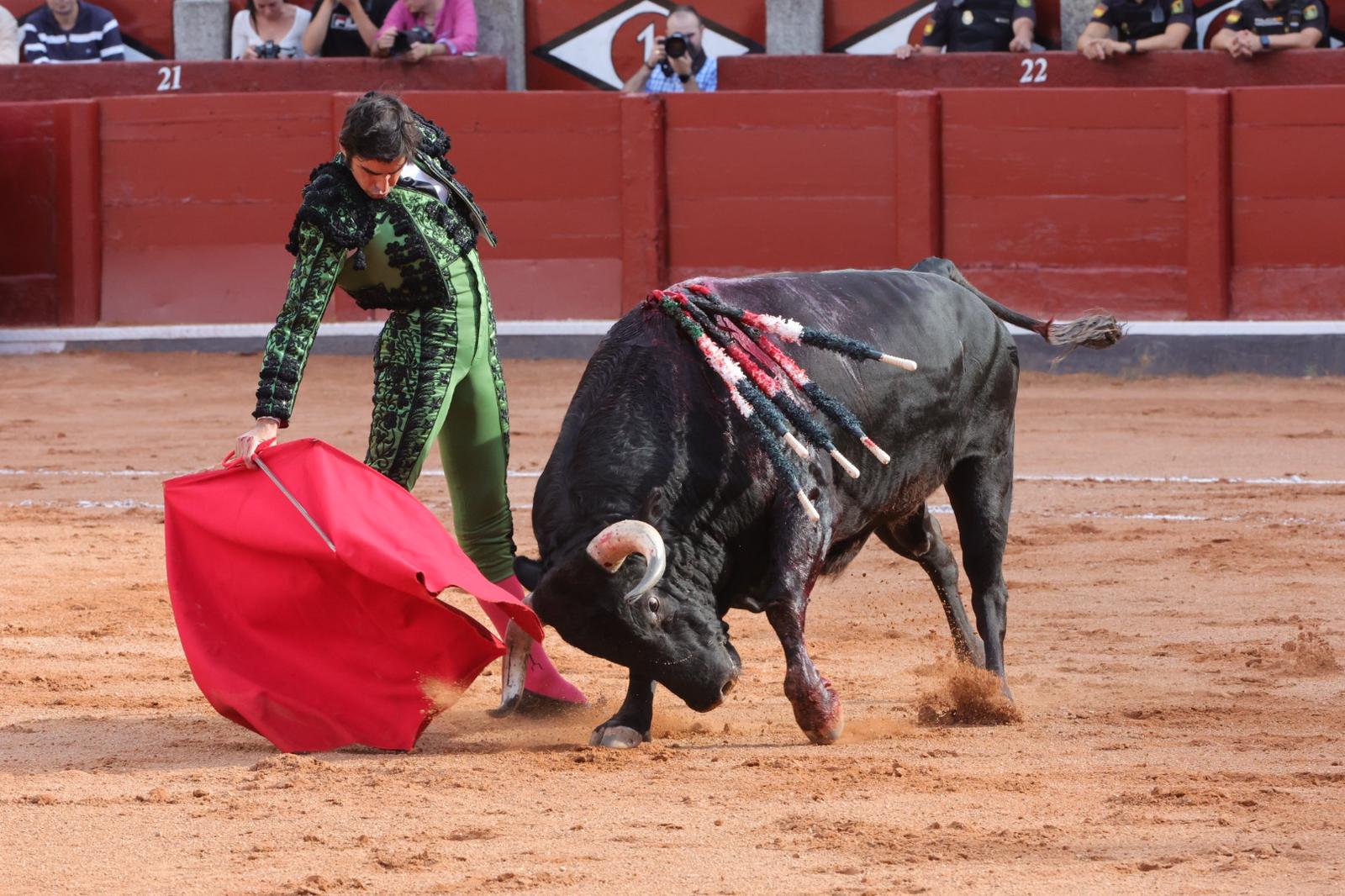 Segunda de abono de la feria con otra puerta grande