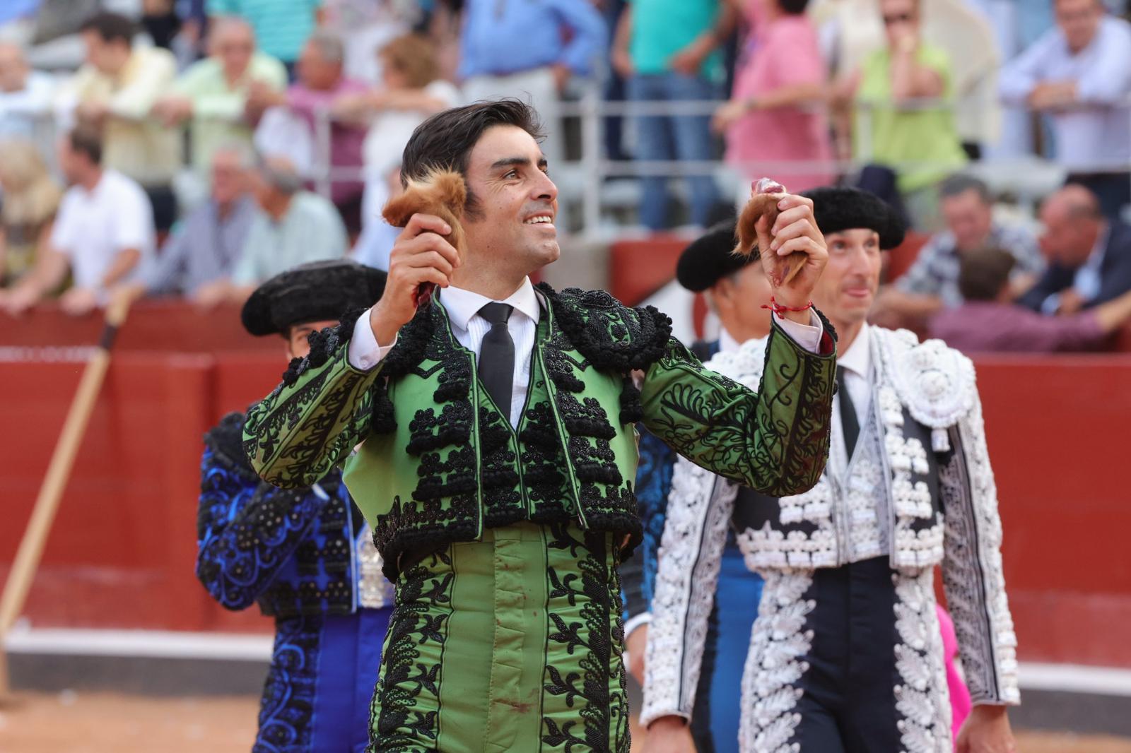 Segunda de abono de la feria con otra puerta grande