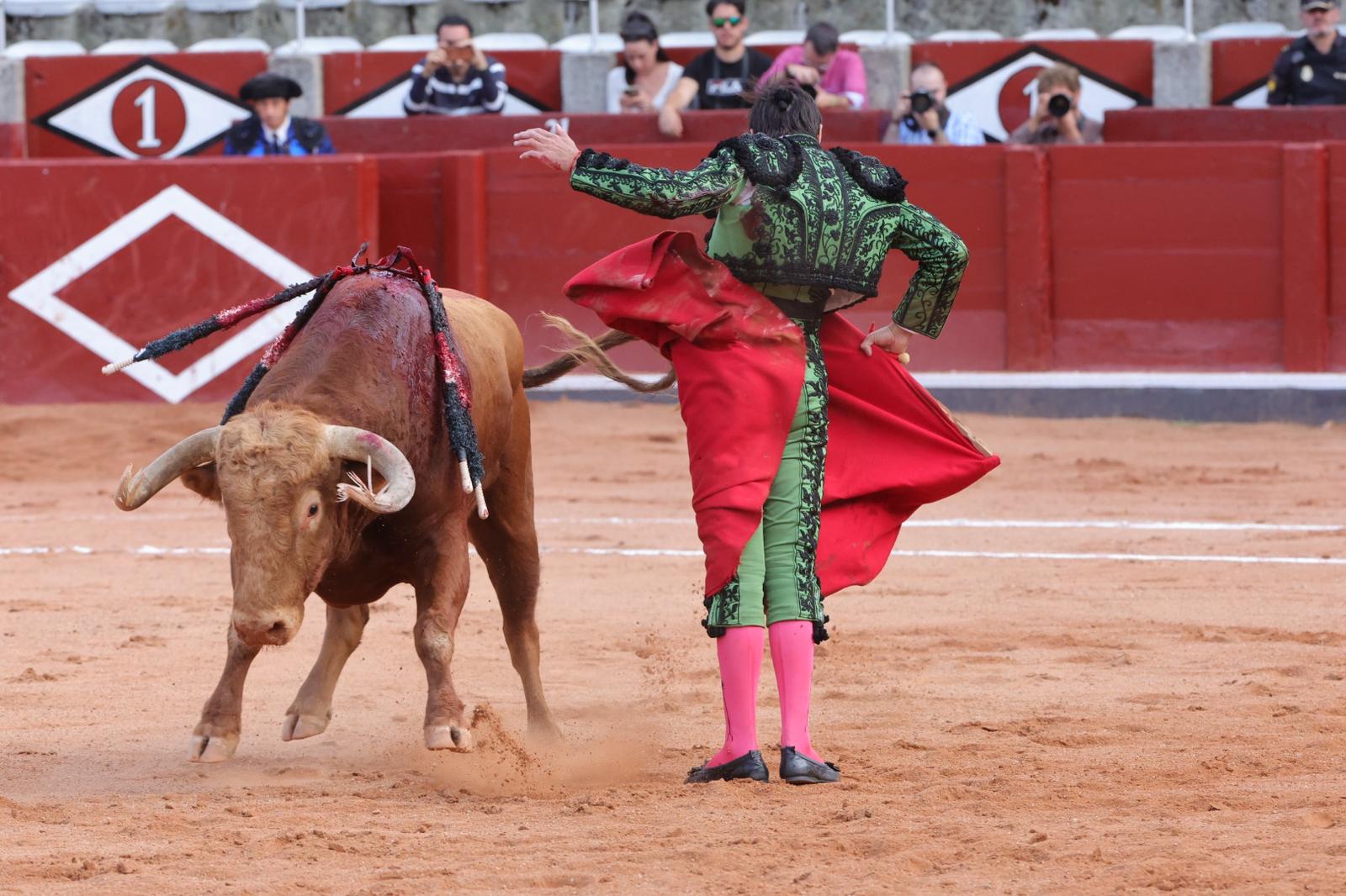 Segunda de abono de la feria con otra puerta grande
