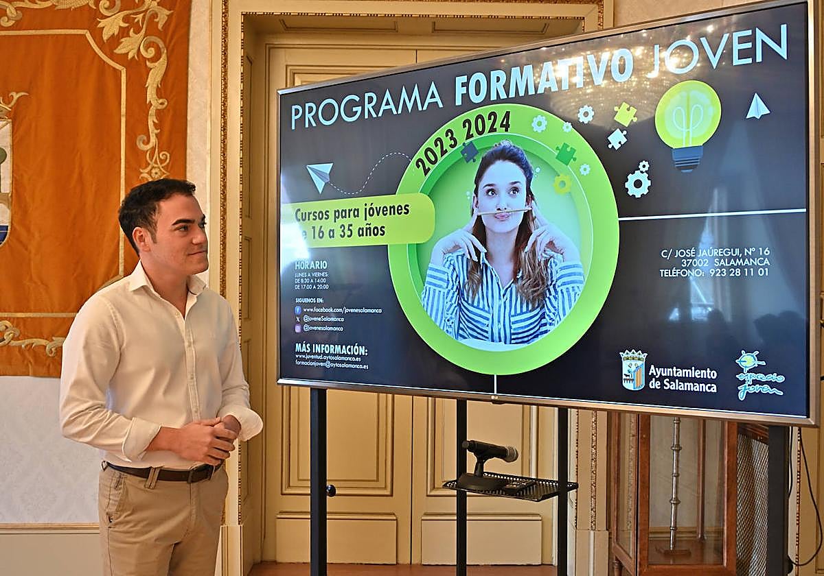 El concejal de Juventud, Pedro Martínez, presenta el Plan Formativo Joven.