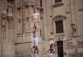 Acrobacias y elasticidad para despedir el Festival de Artes de Calle en el Patio Chico