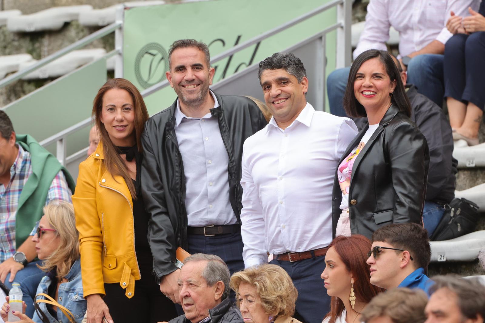 Castella desoreja al segundo de su lote y sale a hombros de La Glorieta