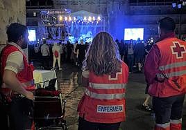 Un operativo de Cruz Roja, en la Plaza Mayor de Salamanca.