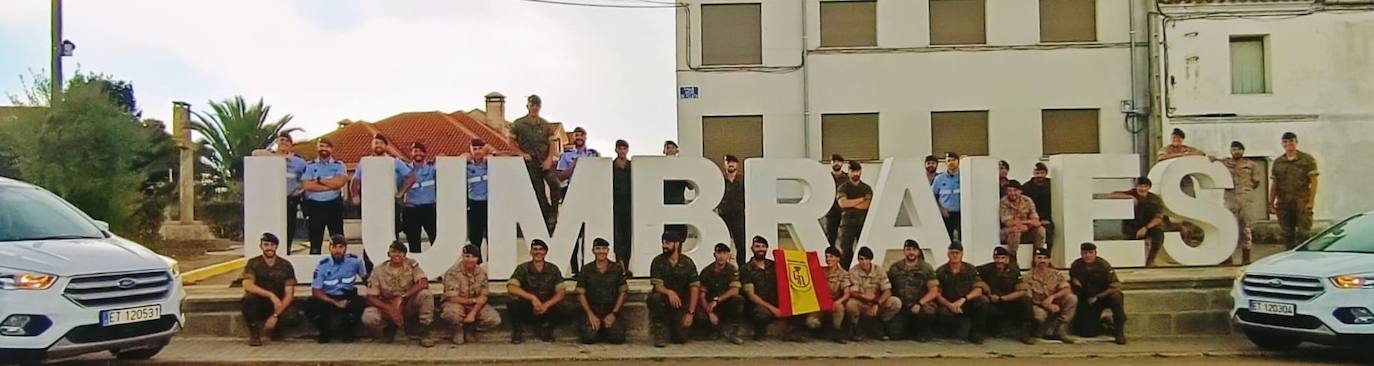 La Guardia Real también supera a la lluvia por Salamanca