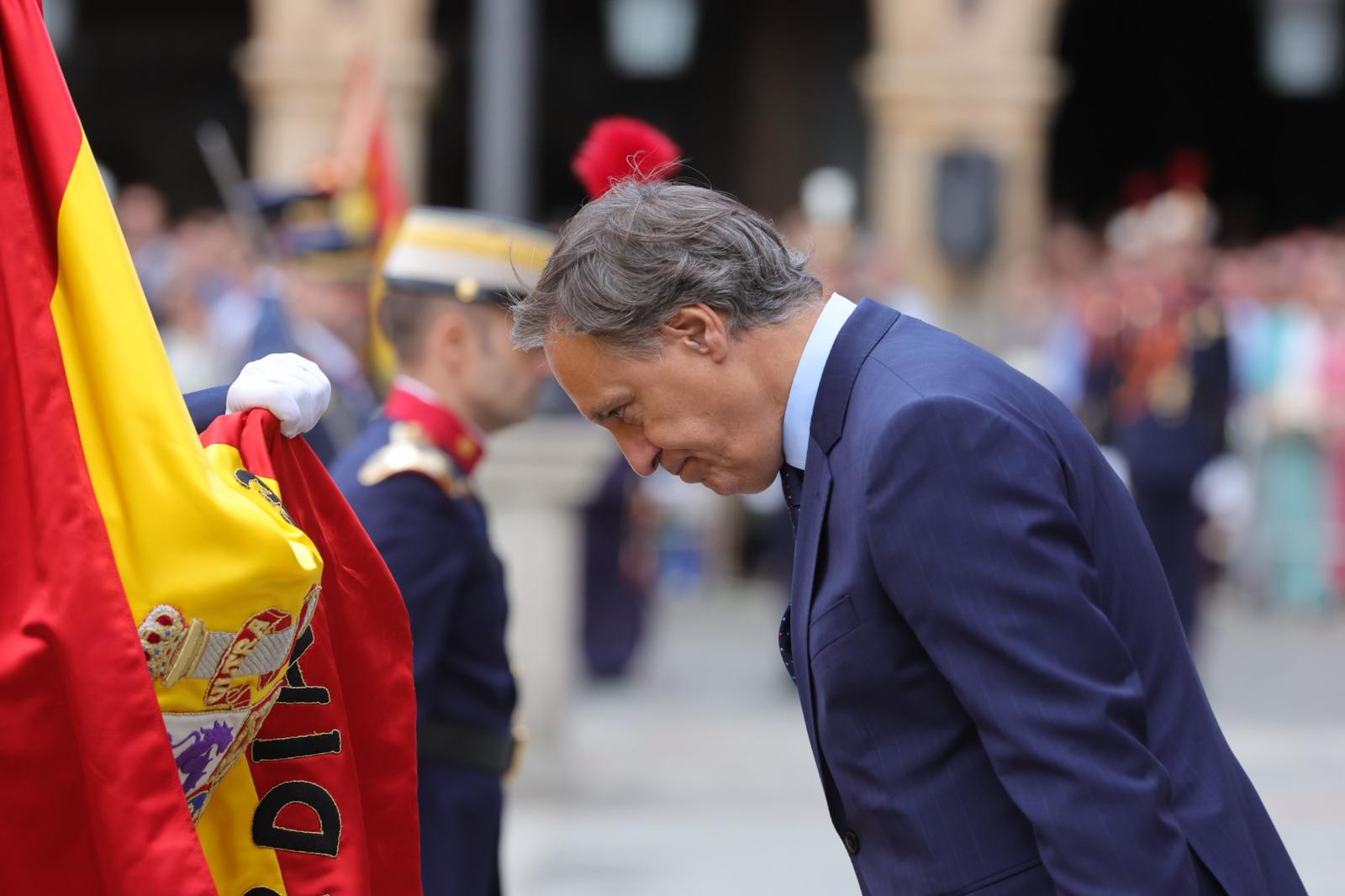 Solemne jura de bandera en la Plaza Mayor de Salamanca con la Guardia Real