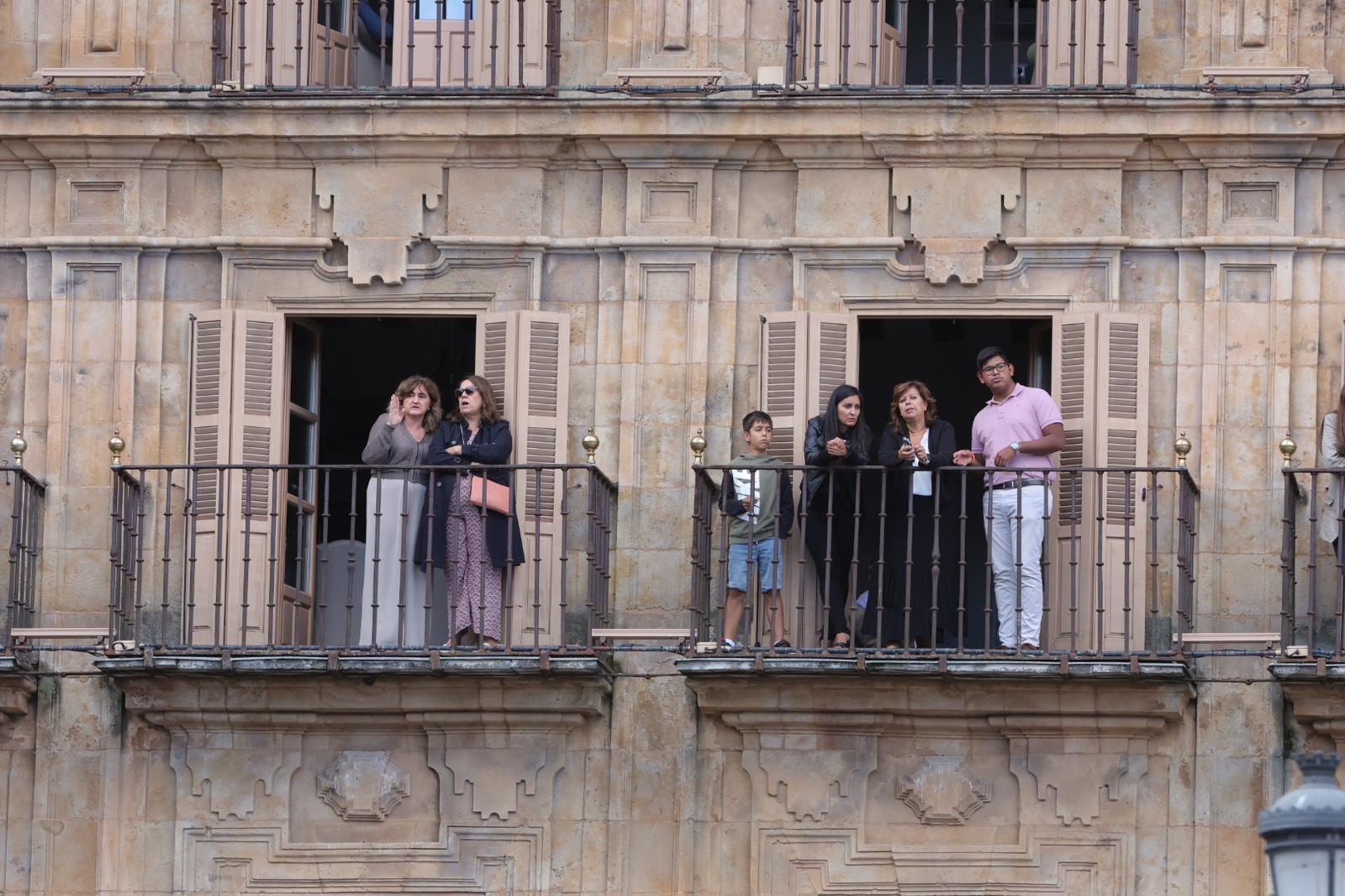 Solemne jura de bandera en la Plaza Mayor de Salamanca con la Guardia Real