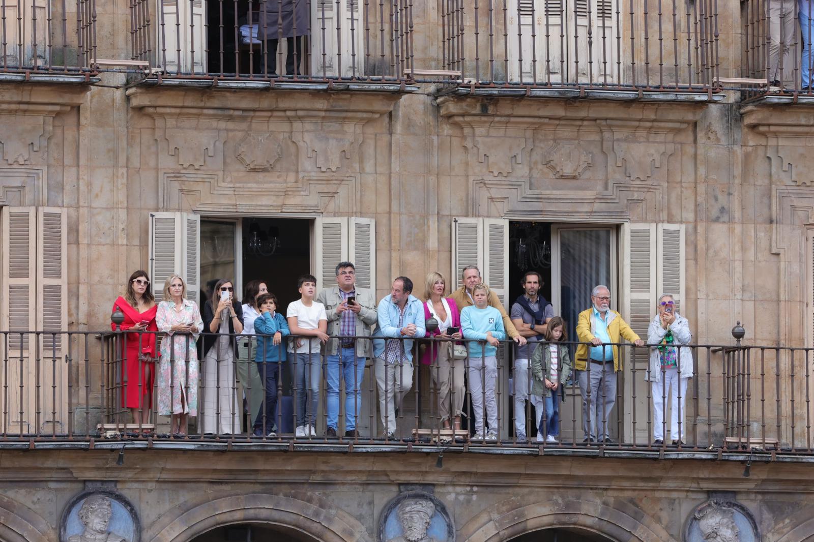 Solemne jura de bandera en la Plaza Mayor de Salamanca con la Guardia Real
