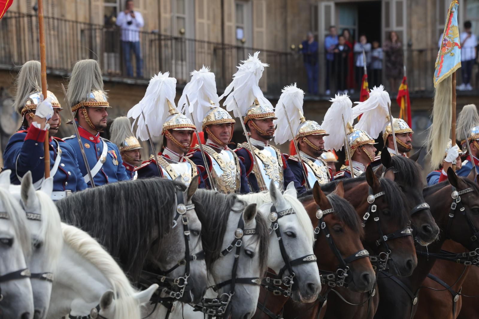 Solemne jura de bandera en la Plaza Mayor de Salamanca con la Guardia Real