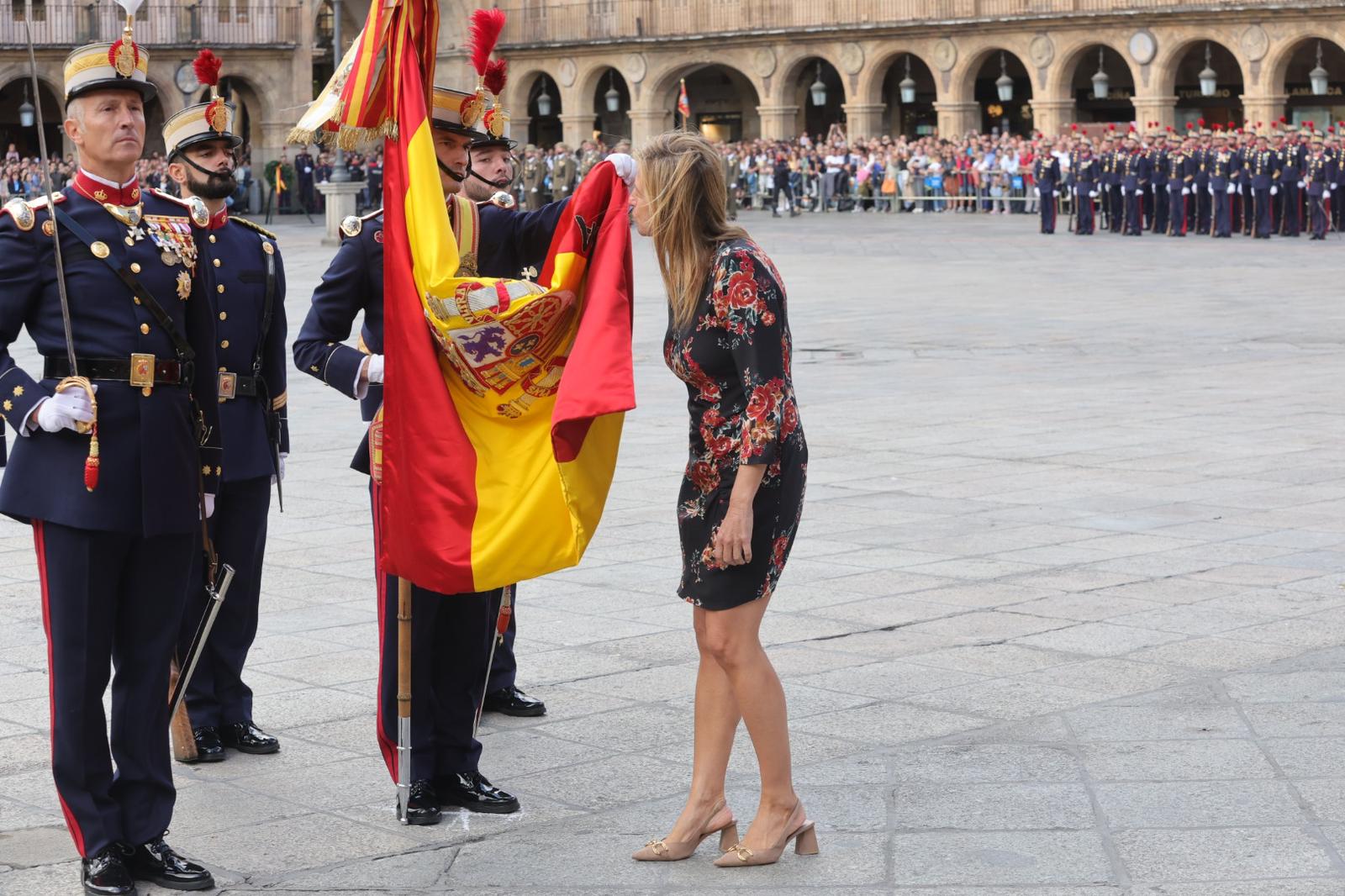 Solemne jura de bandera en la Plaza Mayor de Salamanca con la Guardia Real