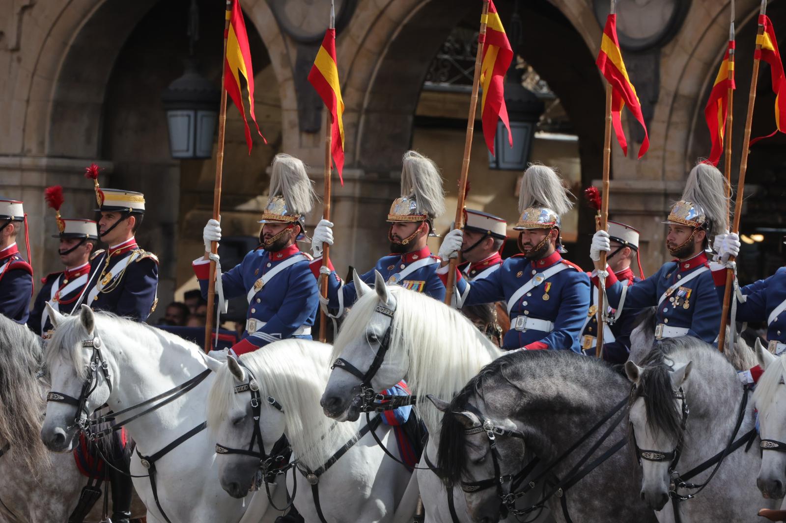 Solemne jura de bandera en la Plaza Mayor de Salamanca con la Guardia Real