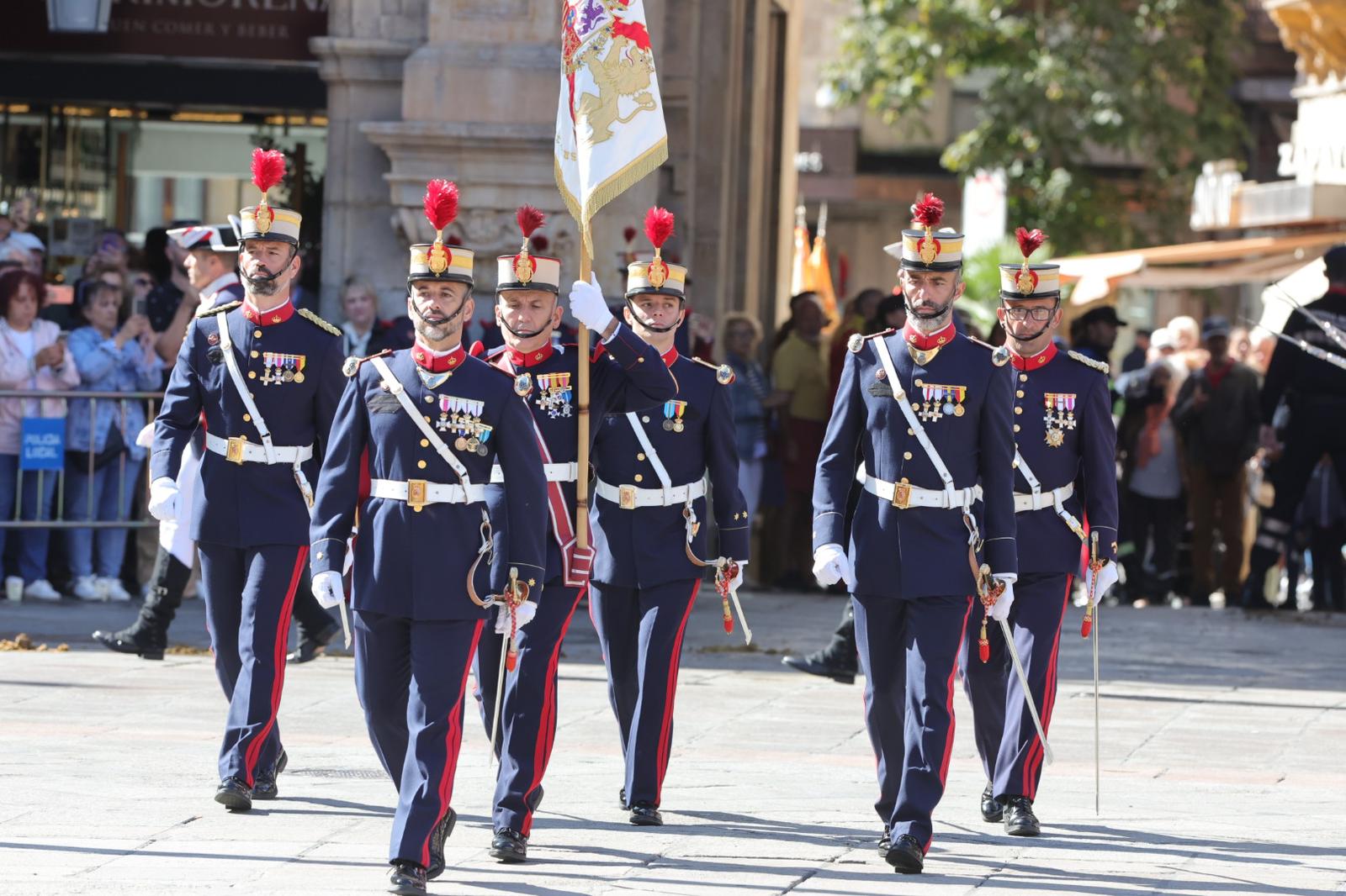 Solemne jura de bandera en la Plaza Mayor de Salamanca con la Guardia Real