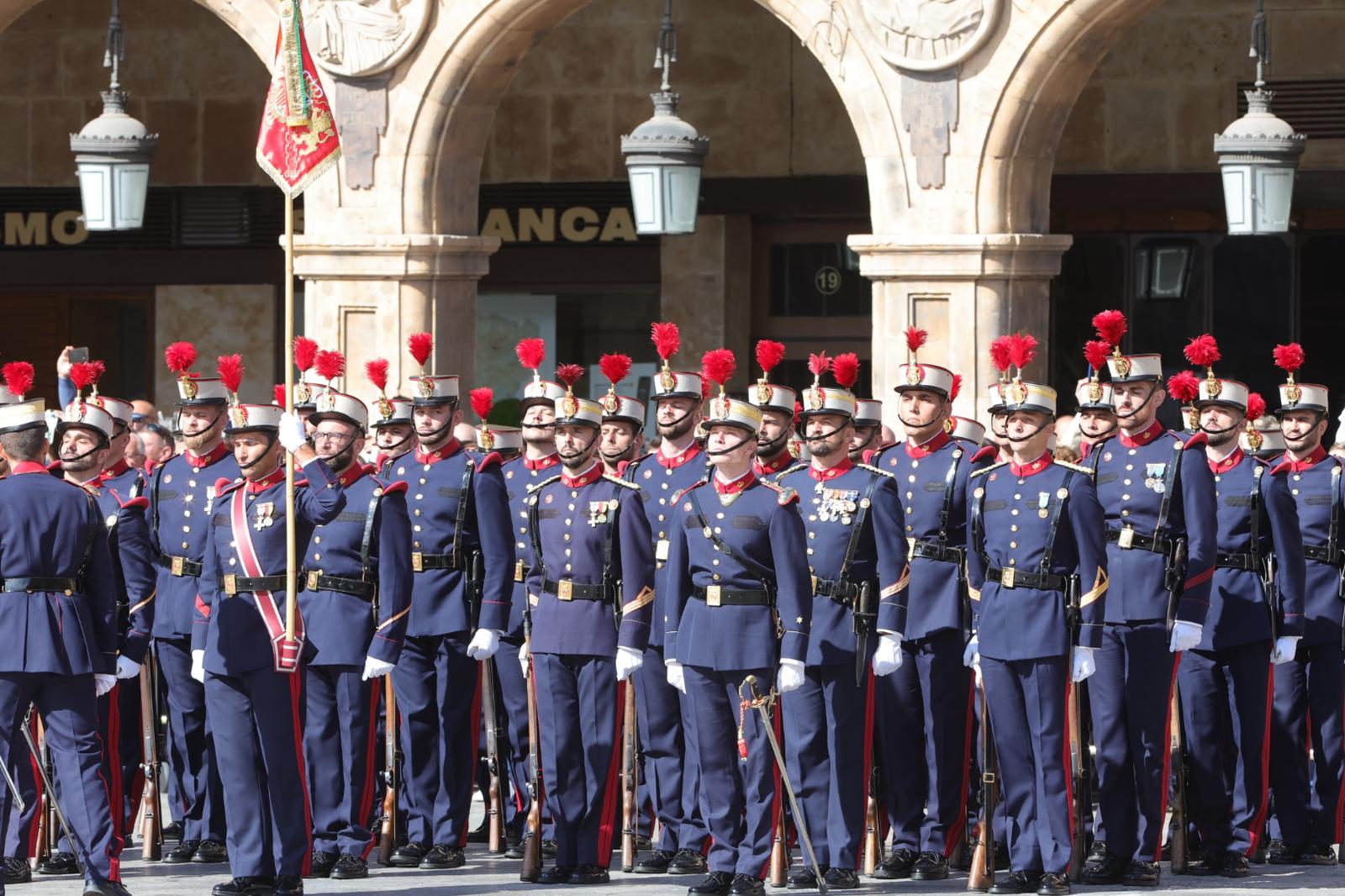 Solemne jura de bandera en la Plaza Mayor de Salamanca con la Guardia Real
