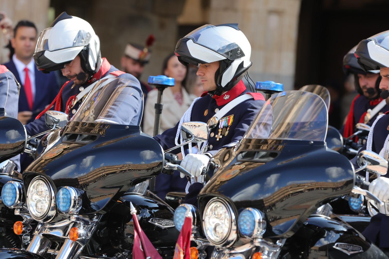 Solemne jura de bandera en la Plaza Mayor de Salamanca con la Guardia Real