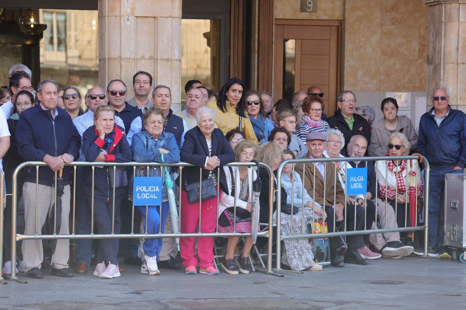 Solemne jura de bandera en la Plaza Mayor de Salamanca con la Guardia Real