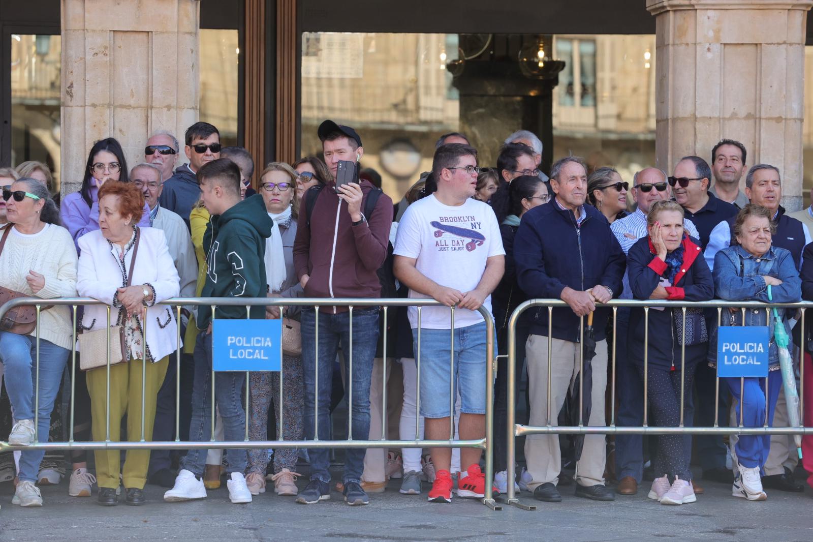 Solemne jura de bandera en la Plaza Mayor de Salamanca con la Guardia Real