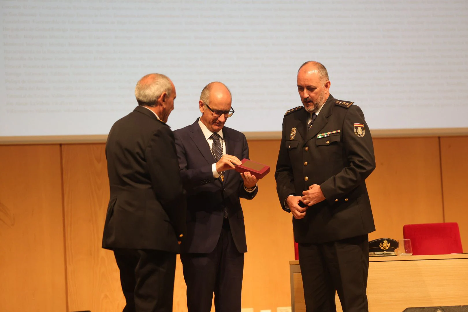 Premio a la Policía Nacional en el Día de la Provincia