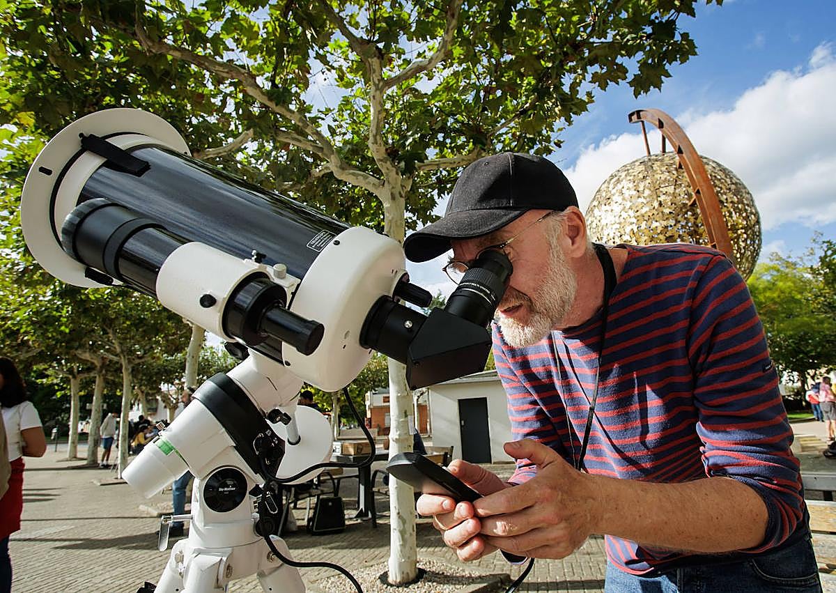 Imagen secundaria 1 - El sol concita en Ciudad Rodrigo a aficionados a la astronomía de todo el país