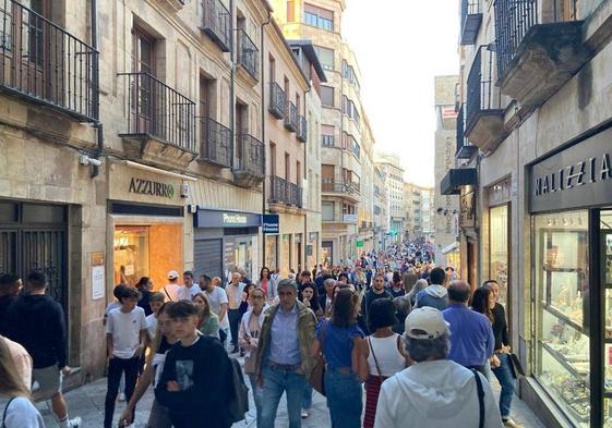 La Salamanca de los mil bares y restaurantes ante la saturación turística: «Lo petamos el fin de semana»