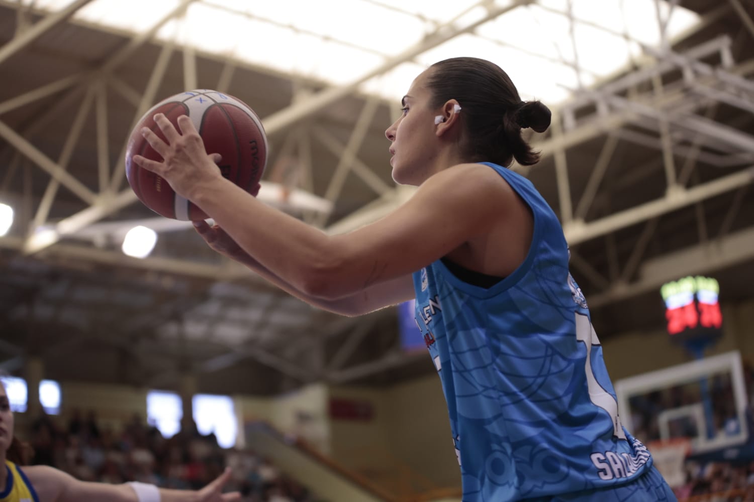 El debut de Avenida convence en la cancha y en la grada