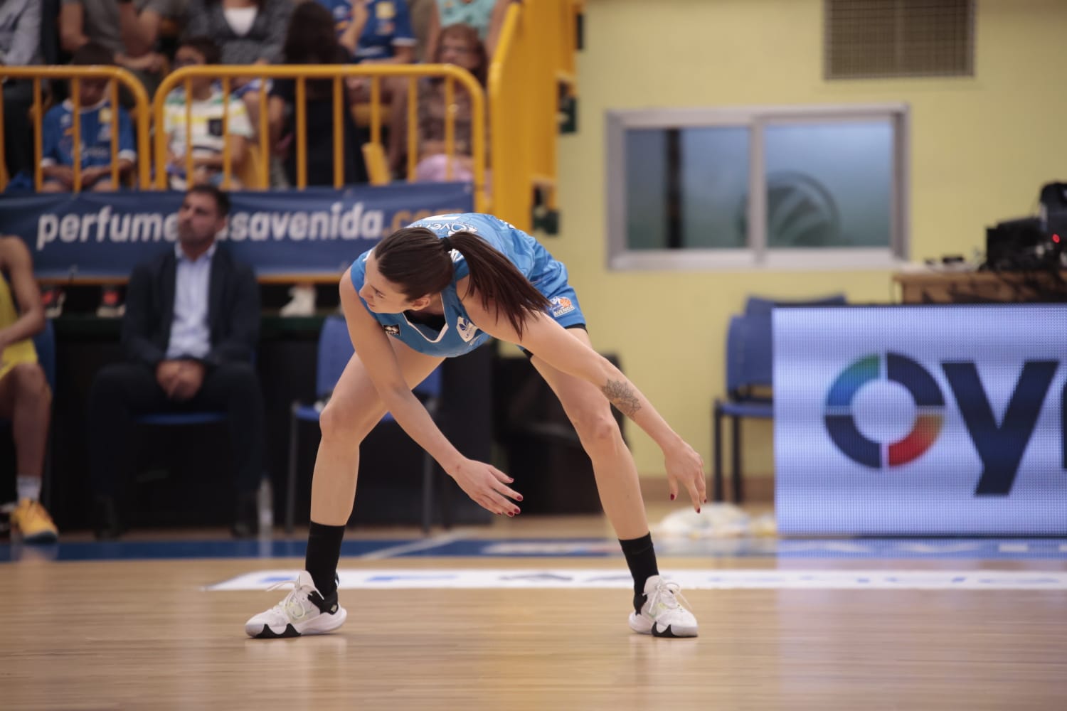 El debut de Avenida convence en la cancha y en la grada