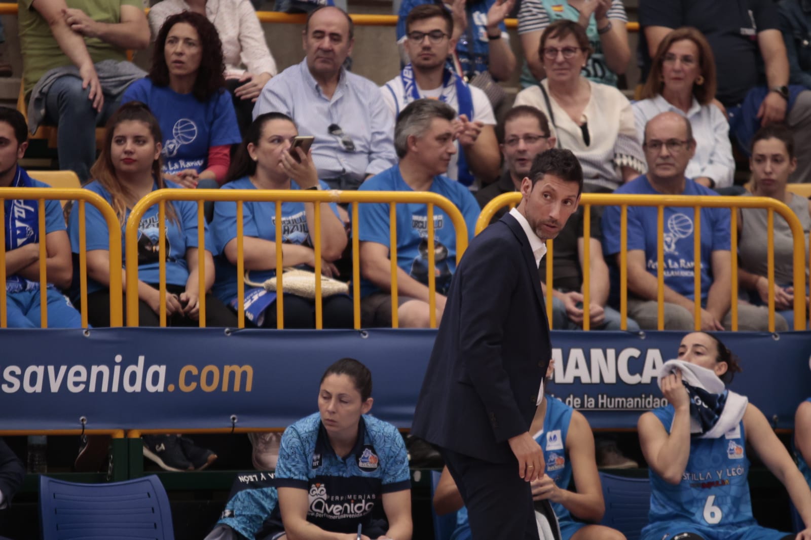 El debut de Avenida convence en la cancha y en la grada
