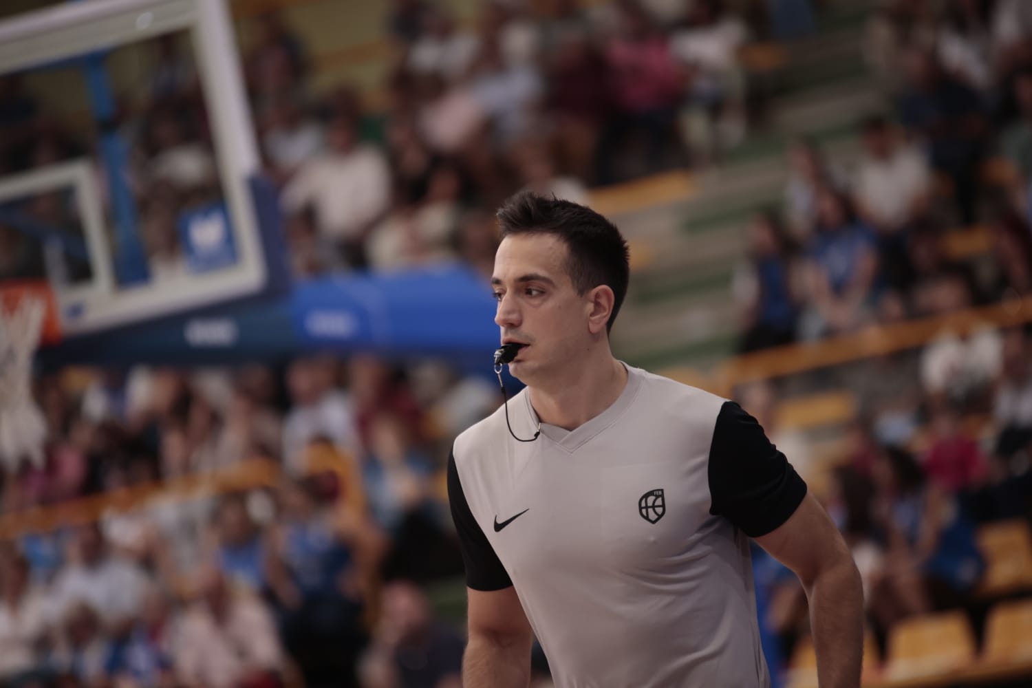 El debut de Avenida convence en la cancha y en la grada