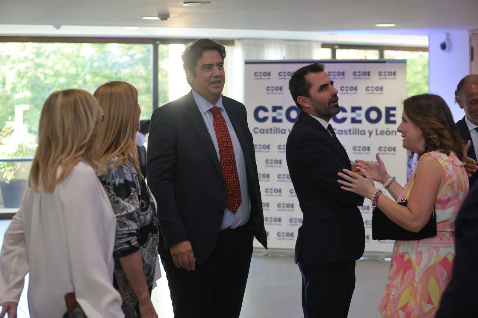 Diego García, presidente de CEOE Salamanca y Víctor Yenes, secretario general de CEOE.