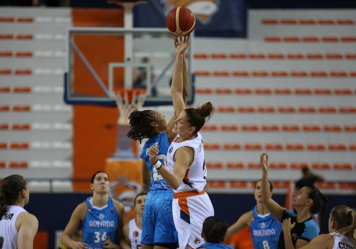 Victoria de Avenida ante el Cukurova