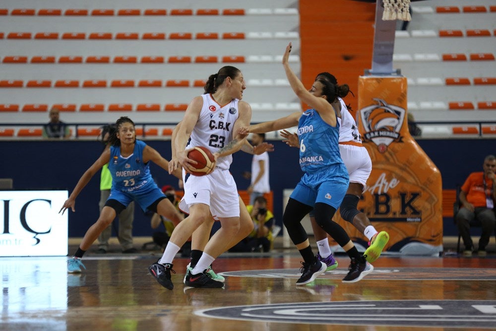 Victoria de Avenida ante el Cukurova