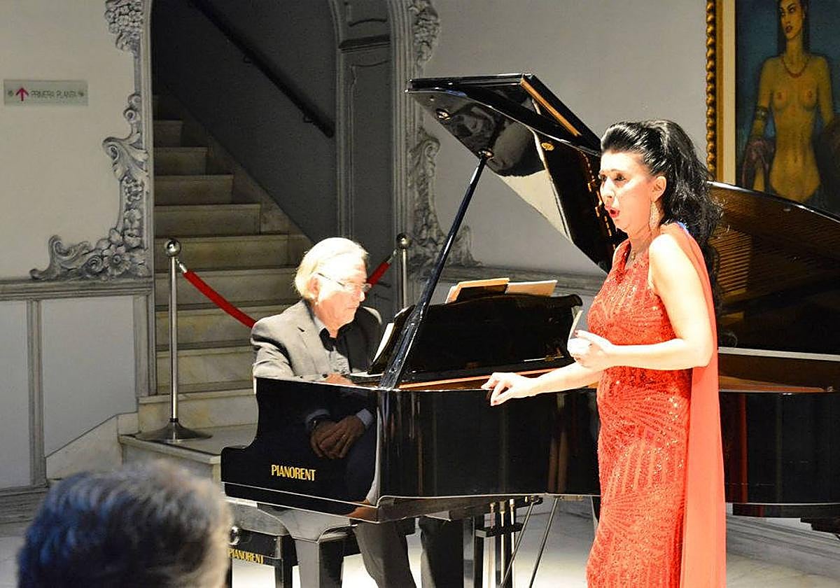 Antonio Álvarez Parejo y Belén Elvira