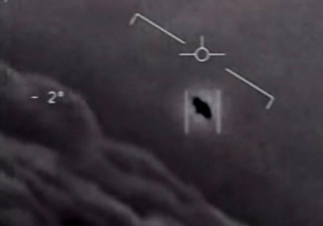 Fotograma del vídeo de un ovni grabado por un caza del portaviones 'USSS Nimitz'.