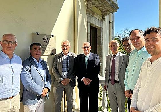 Homenaje a Víctor García de la Concha en Pendueles.