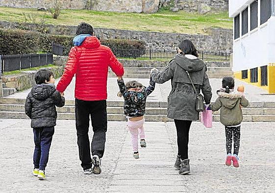 Las familias numerosas de Castilla y León no tendrán que renovar su título cada cinco años