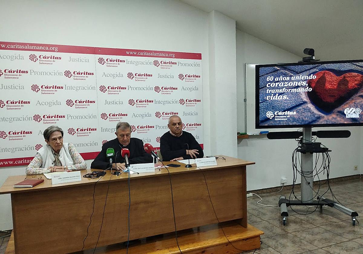 Carmen Calzada, Mons. José Luis Retana y José María Rodríguez.