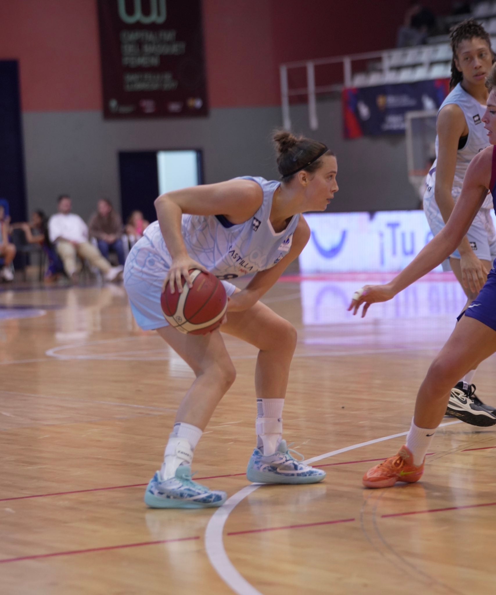 CB Avenida invictas en su quinta jornada contra el Barça CBS