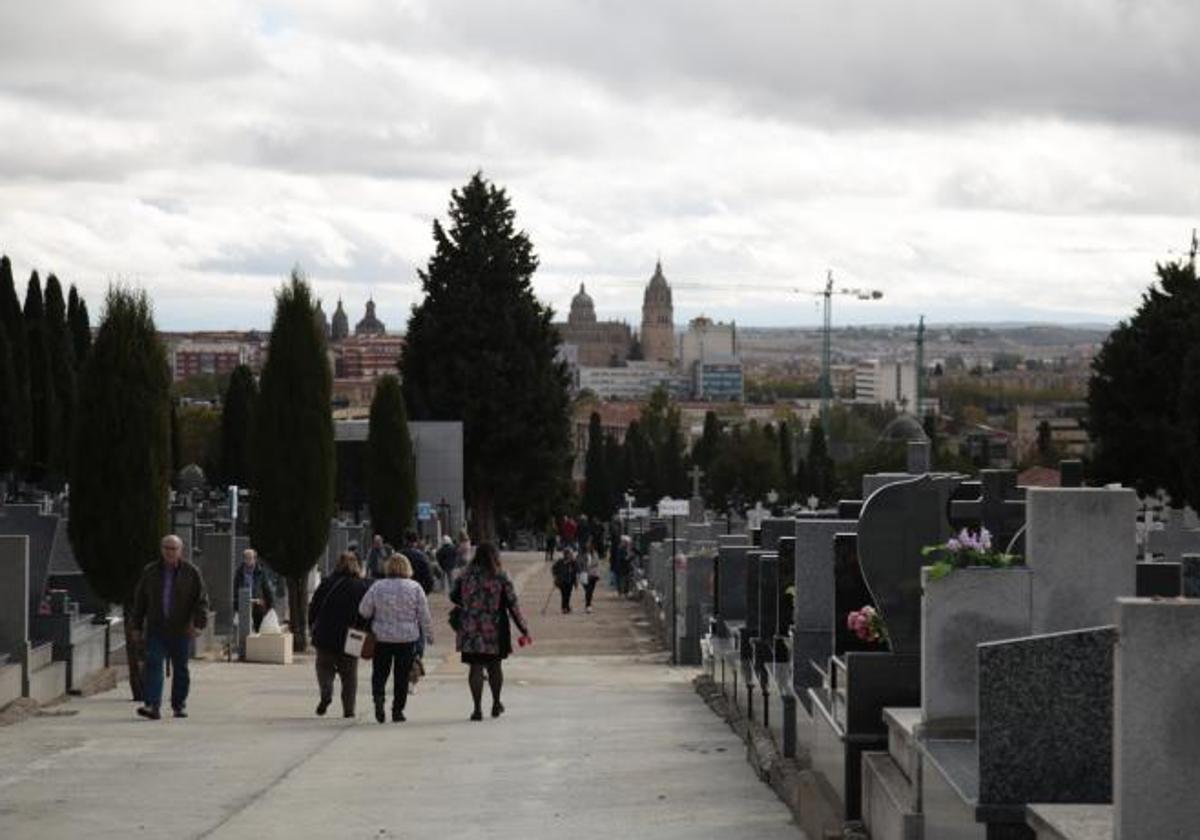 Imagen del cementerio de Salamanca en el día de Todos los Santos del pasado año.