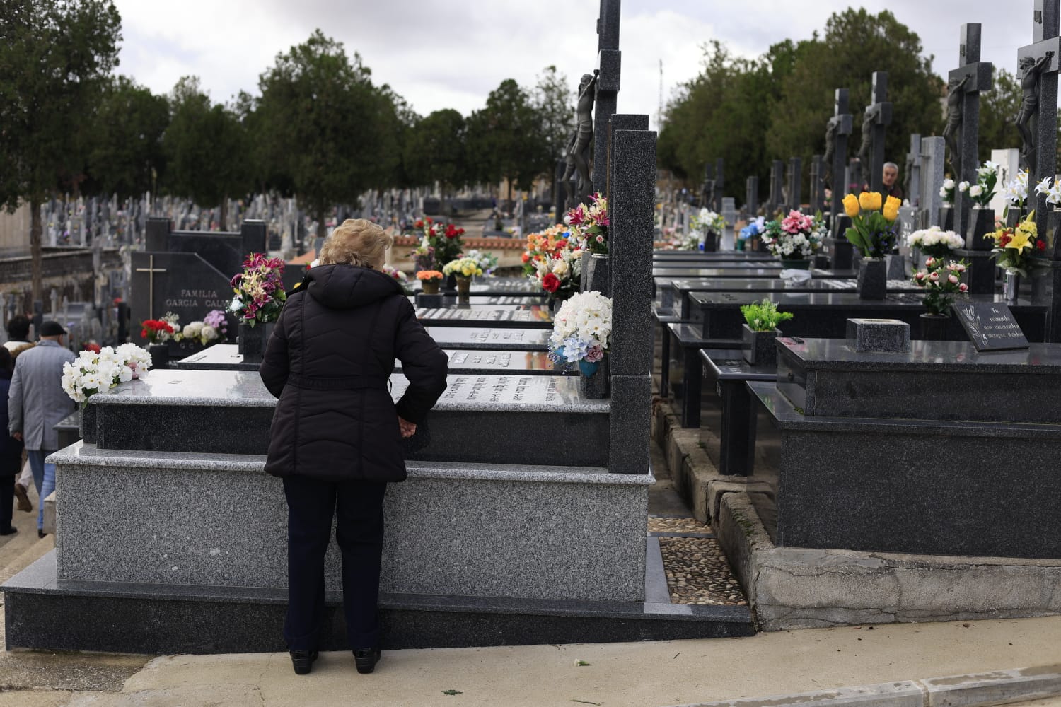 Los salmantinos recuerdan y visitan a sus seres queridos fallecidos