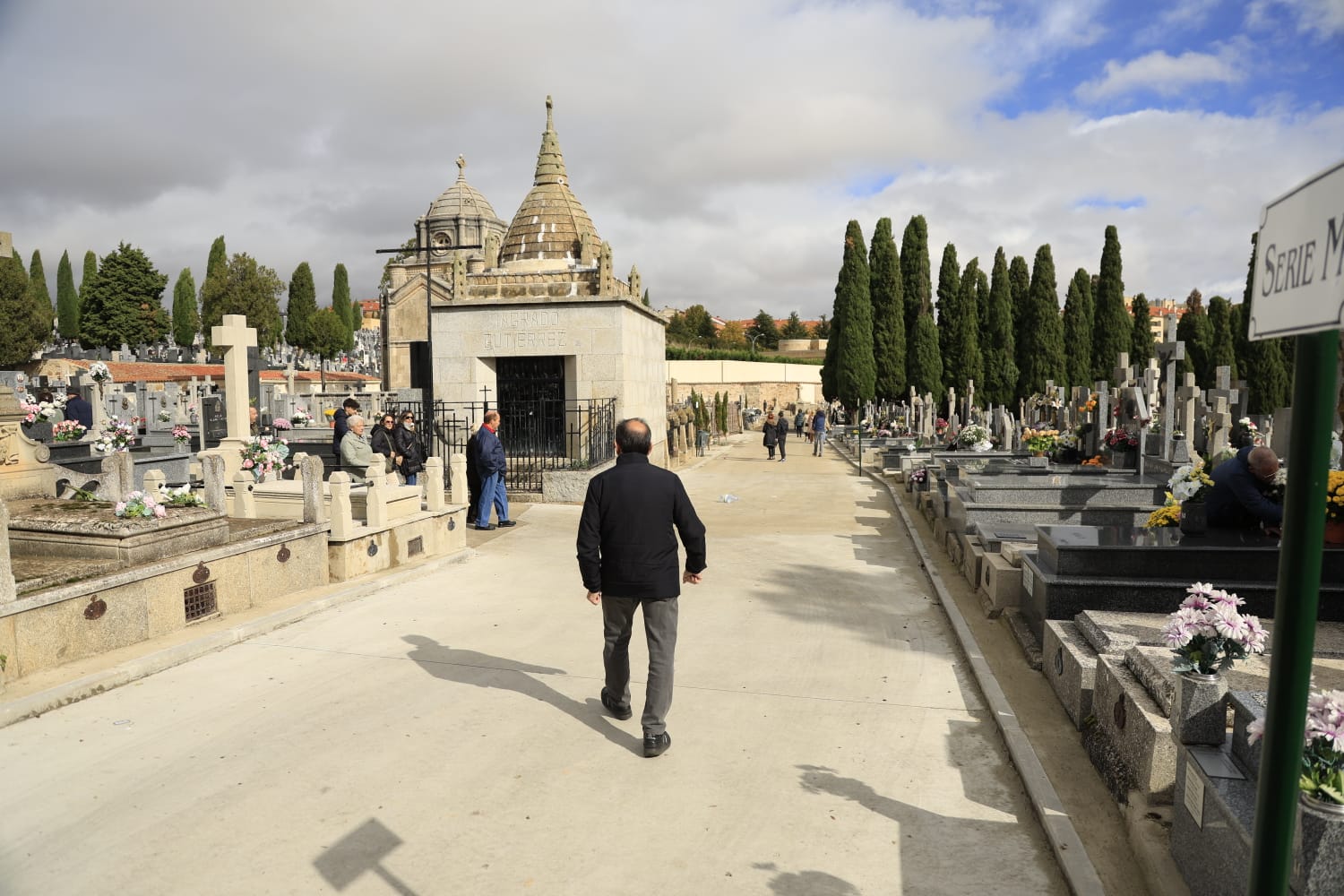 Los salmantinos recuerdan y visitan a sus seres queridos fallecidos