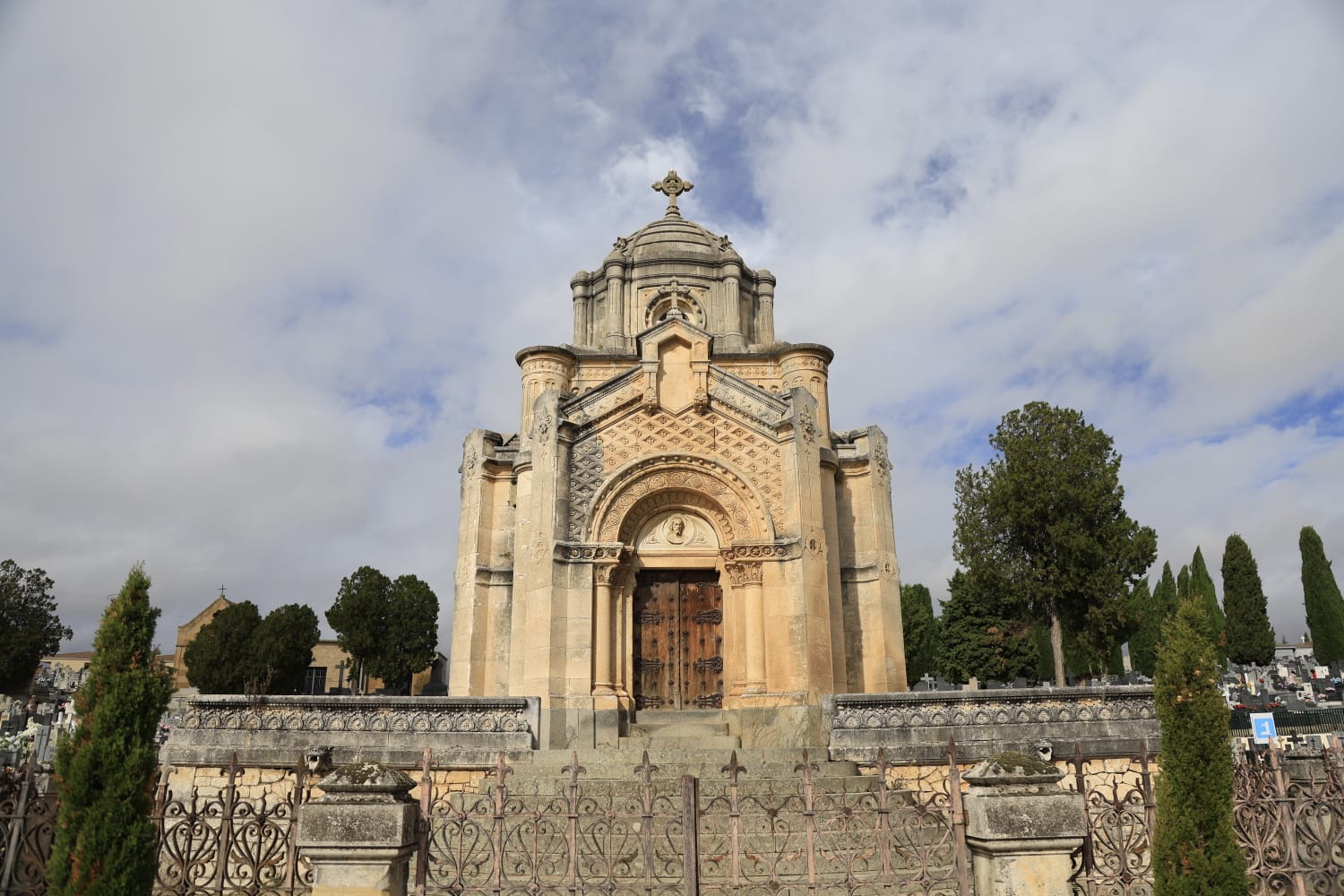 Los salmantinos recuerdan y visitan a sus seres queridos fallecidos