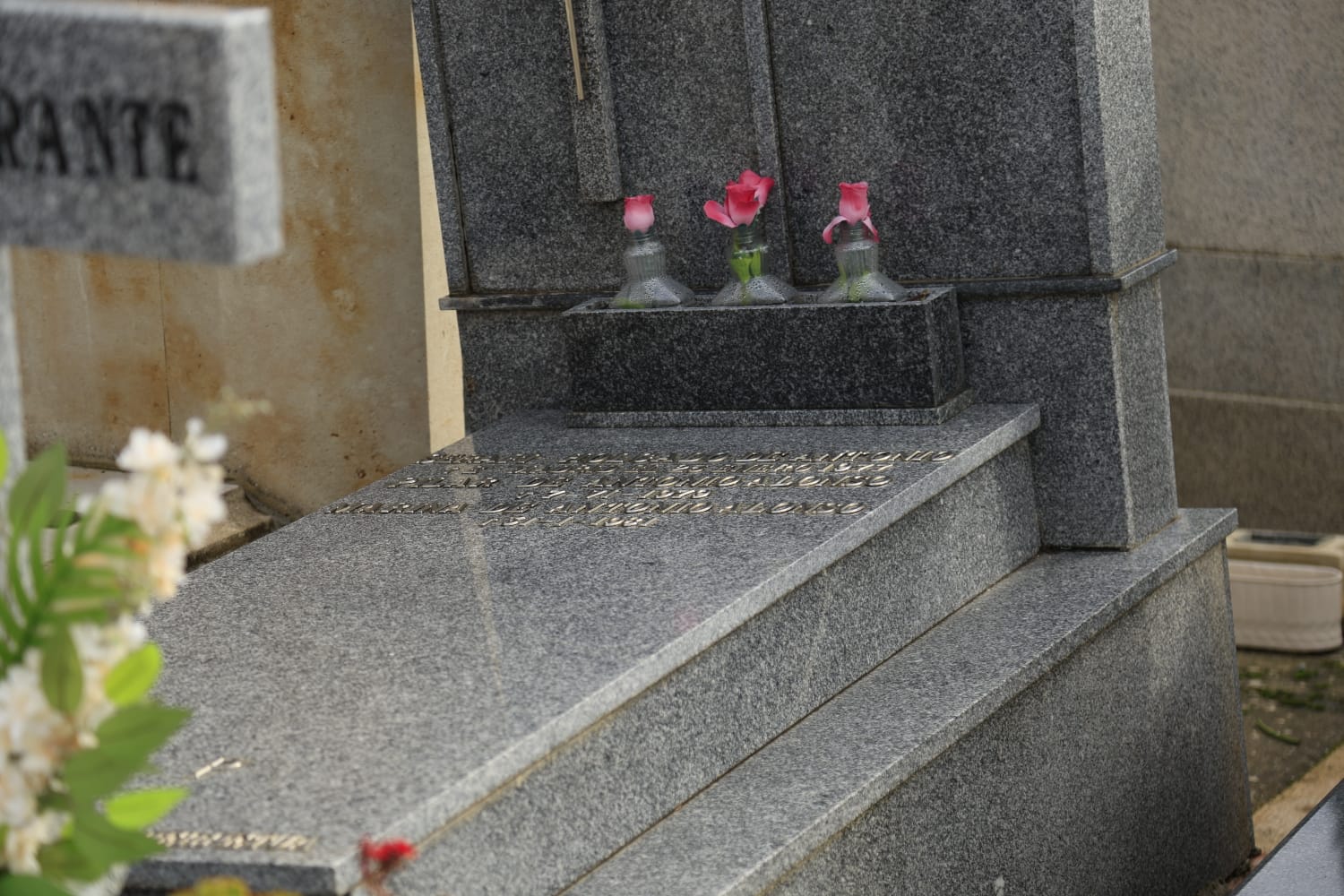 Los salmantinos recuerdan y visitan a sus seres queridos fallecidos