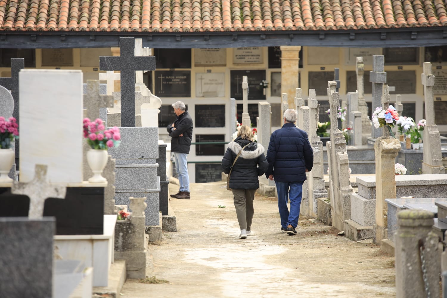 Los salmantinos recuerdan y visitan a sus seres queridos fallecidos