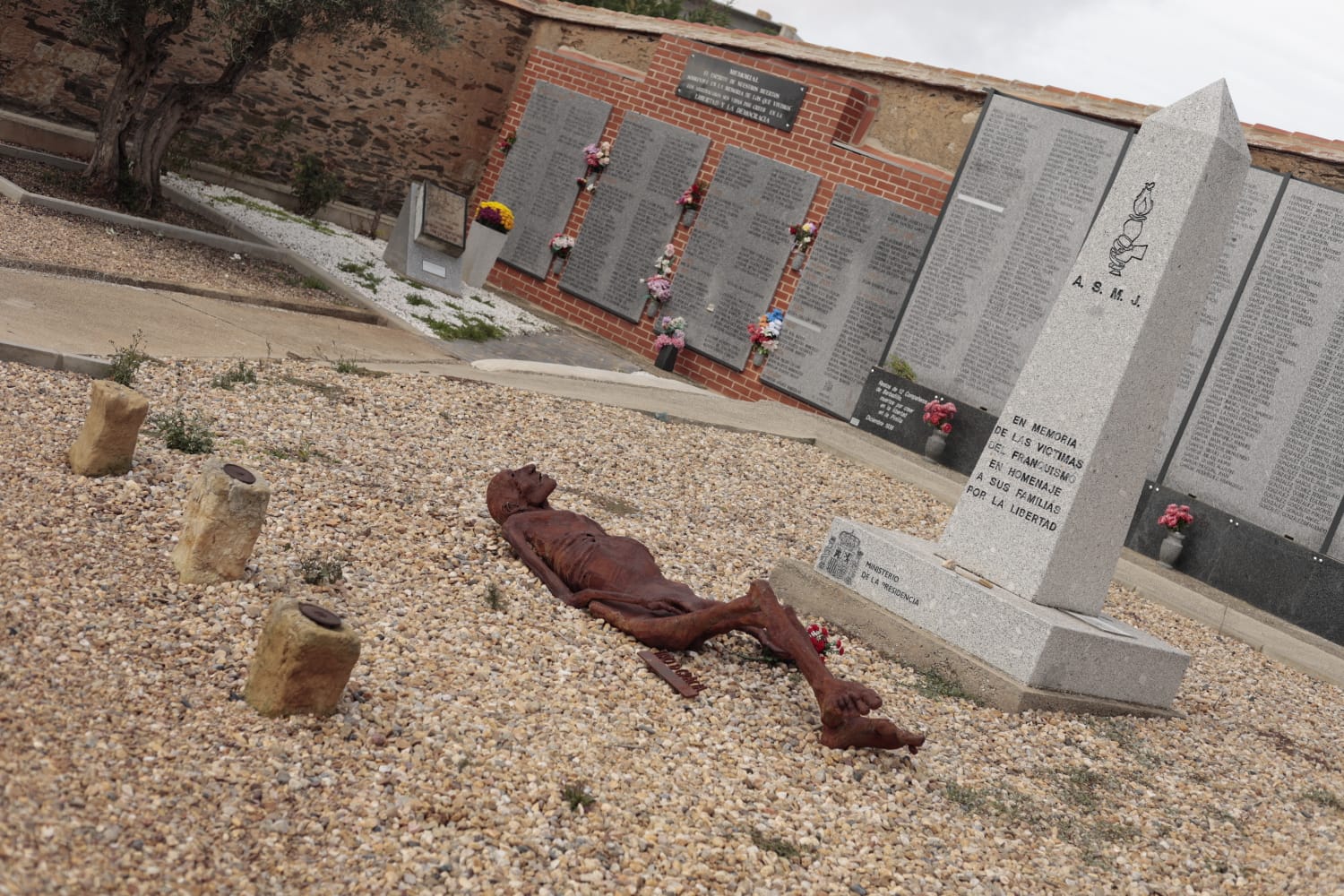 Los salmantinos recuerdan y visitan a sus seres queridos fallecidos