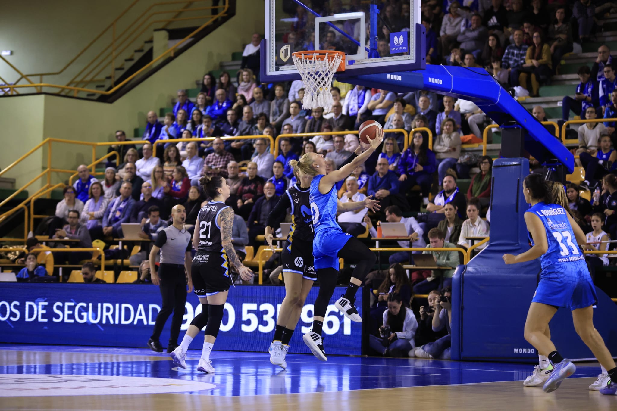 Amplia victoria del líder Avenida ante Estudiantes