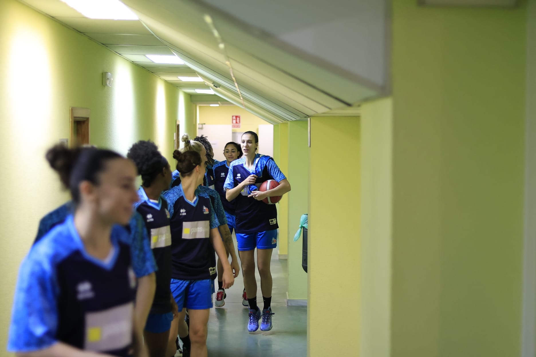 Amplia victoria del líder Avenida ante Estudiantes