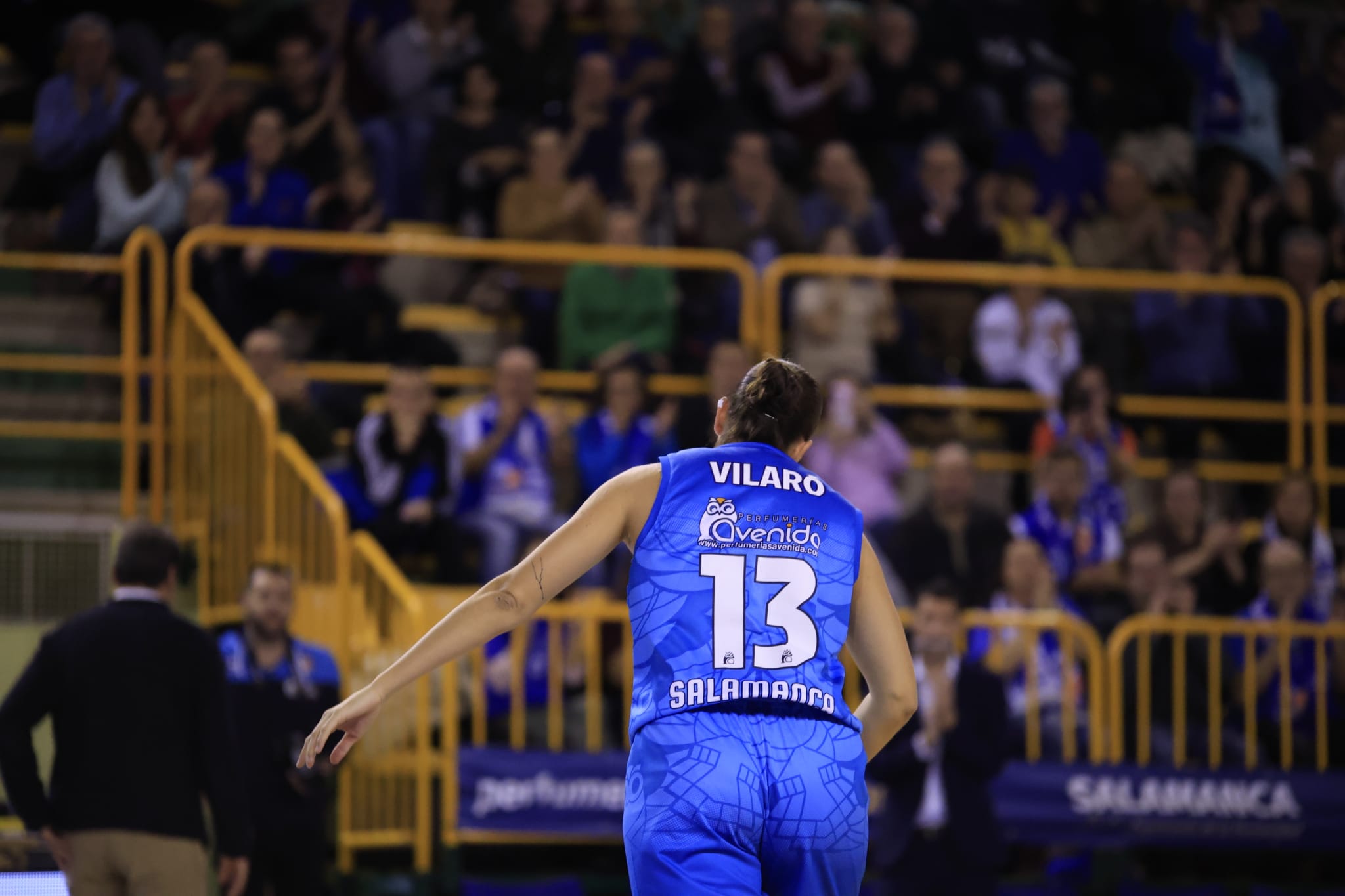 Amplia victoria del líder Avenida ante Estudiantes