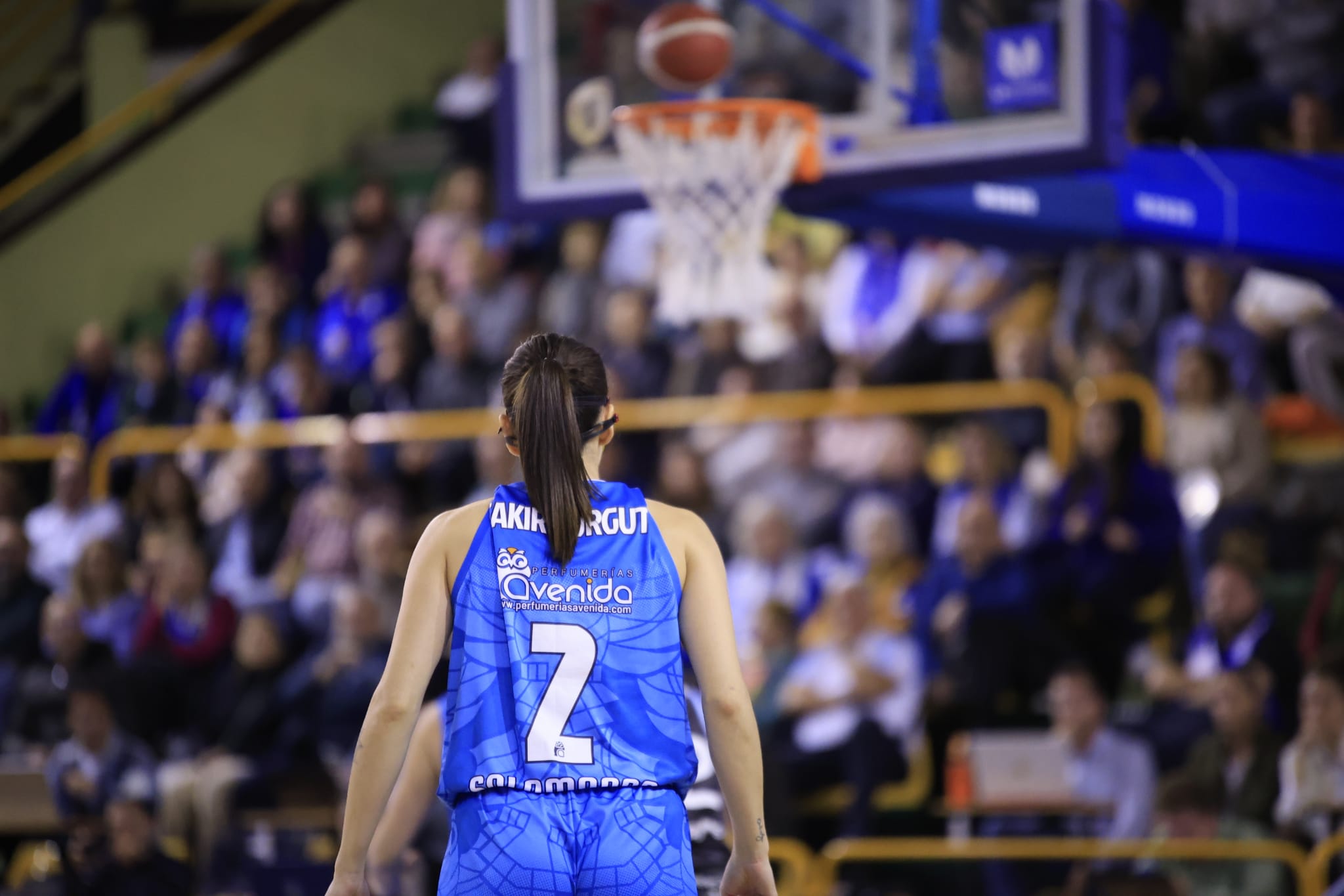 Amplia victoria del líder Avenida ante Estudiantes