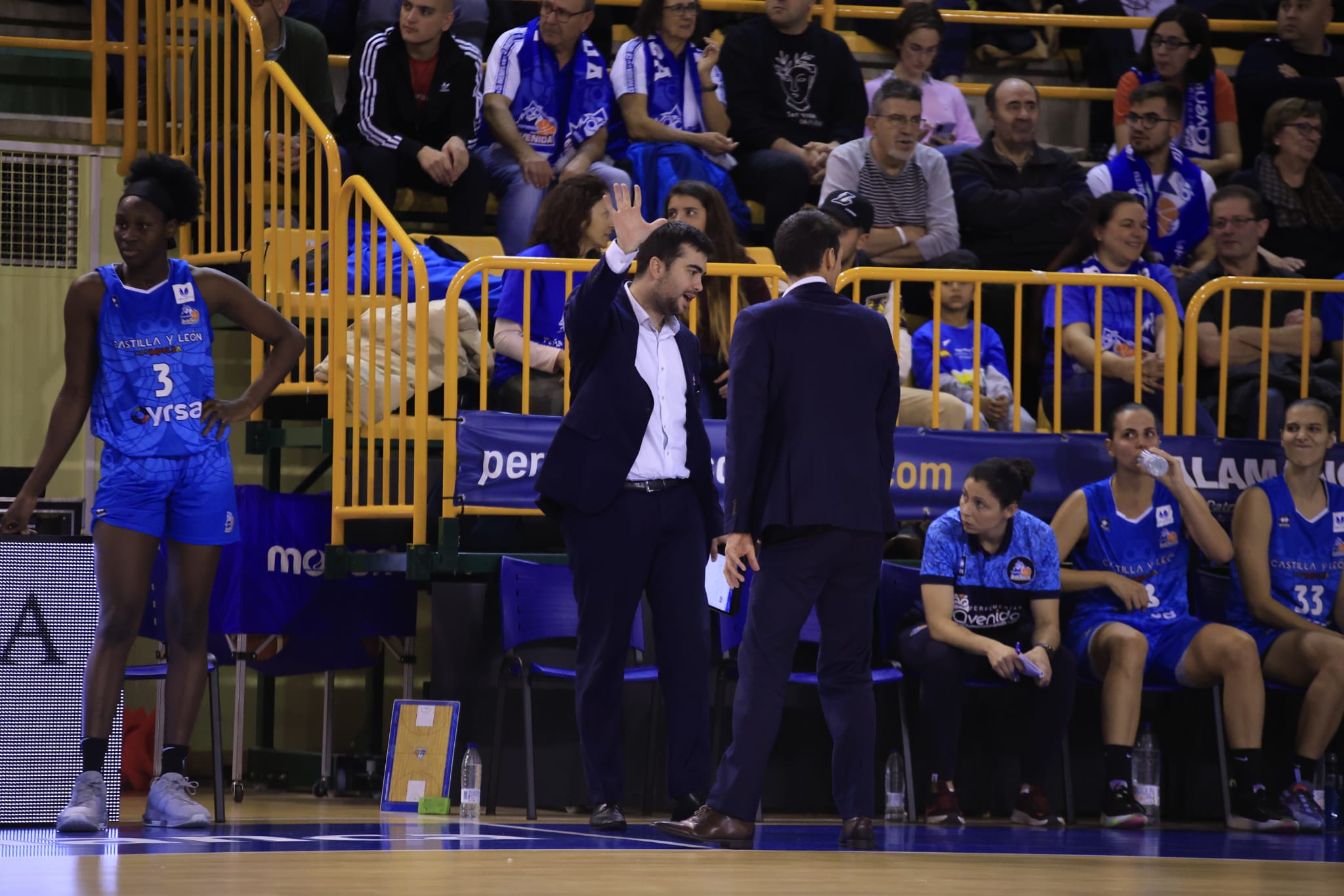 Amplia victoria del líder Avenida ante Estudiantes