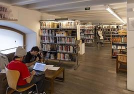 La Biblioteca Pública de la Casa de las Conchas de Salamanca cumple 30 años desde su inauguración en uno de los edificios más icónicos de la ciudad