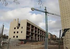 Edificio en construcción en Huerta Otea.