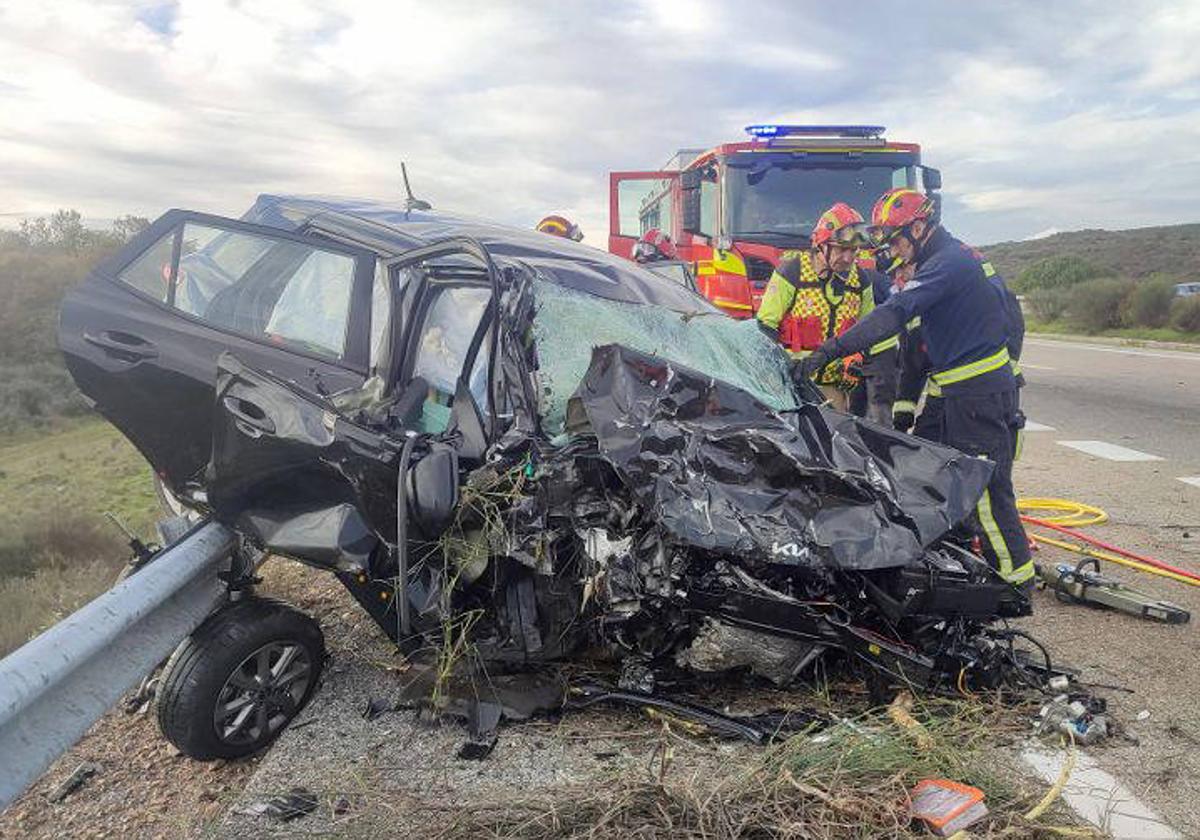 Así quedó el coche en el accidente de circulación registrado esta tarde en Brazuelo.